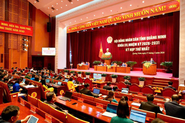 Ông Bùi Văn Khắng tiếp tục giữ chức Chủ tịch UBND tỉnh Quảng Ninh Ông Bùi Văn Khắng tiếp tục giữ chức Chủ tịch UBND tỉnh Quảng Ninh