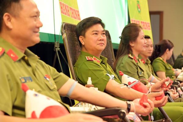 Công an Hà Nội phát động Hành trình “Giọt máu nghĩa tình” năm 2026