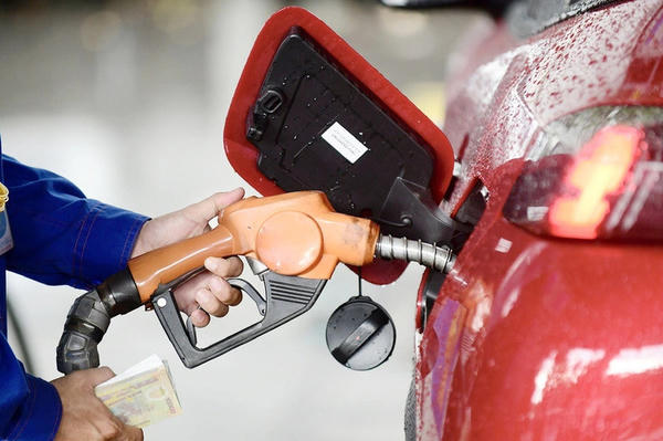 Chi tạm ứng 8.000 tỷ đồng từ nguồn tăng thu ngân sách Trung ương cho Quỹ Bình ổn giá xăng dầu Chi tạm ứng 8.000 tỷ đồng từ nguồn tăng thu ngân sách Trung ương cho Quỹ Bình ổn giá xăng dầu