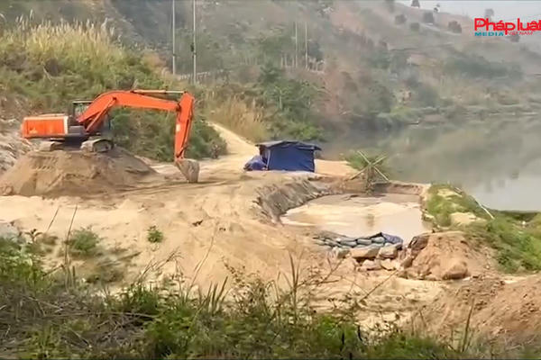 Lai Châu: Nhức nhối tình trạng khai thác cát tại lòng hồ thủy điện Nậm Na 2 Lai Châu: Nhức nhối tình trạng khai thác cát tại lòng hồ thủy điện Nậm Na 2