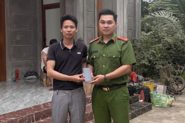 Phú Thọ: Nam thanh niên trả lại 60 triệu đồng cho cô gái Hà Nội chuyển nhầm Phú Thọ: Nam thanh niên trả lại 60 triệu đồng cho cô gái Hà Nội chuyển nhầm