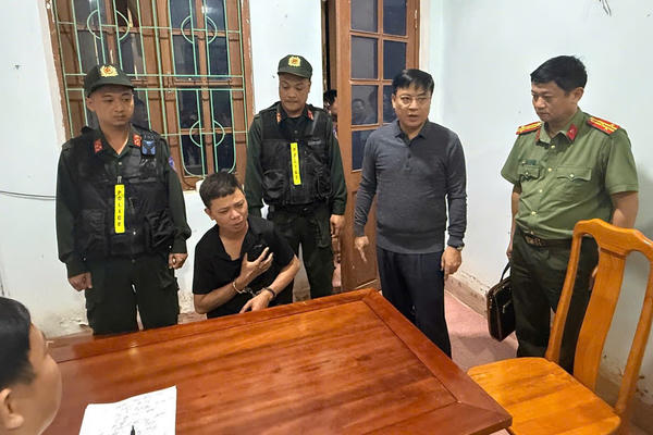 Bắt tạm giam đối tượng dùng súng tự chế giết người tại Quảng Trị Bắt tạm giam đối tượng dùng súng tự chế giết người tại Quảng Trị