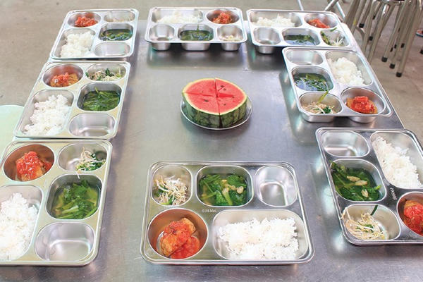 Tăng cường bảo đảm an toàn thực phẩm bữa ăn bán trú cho học sinh Tăng cường bảo đảm an toàn thực phẩm bữa ăn bán trú cho học sinh