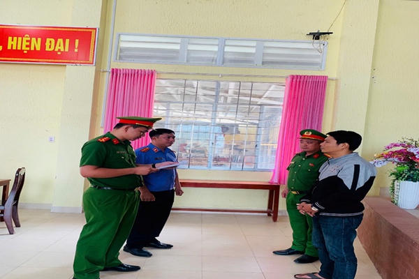 Khởi tố, bắt giam giám đốc doanh nghiệp sản xuất thực phẩm giả Khởi tố, bắt giam giám đốc doanh nghiệp sản xuất thực phẩm giả