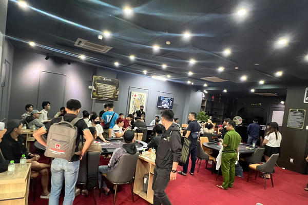 "Ông trùm" poker 4 tiền án sa lưới vì biến câu lạc bộ thể thao thành sòng bạc trái phép
"Ông trùm" poker 4 tiền án sa lưới vì biến câu lạc bộ thể thao thành sòng bạc trái phép