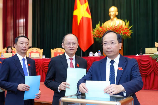 Ông Phan Thiên Định ái đắc cử Chủ tịch UBND tỉnh Hà Tĩnh Ông Phan Thiên Định ái đắc cử Chủ tịch UBND tỉnh Hà Tĩnh