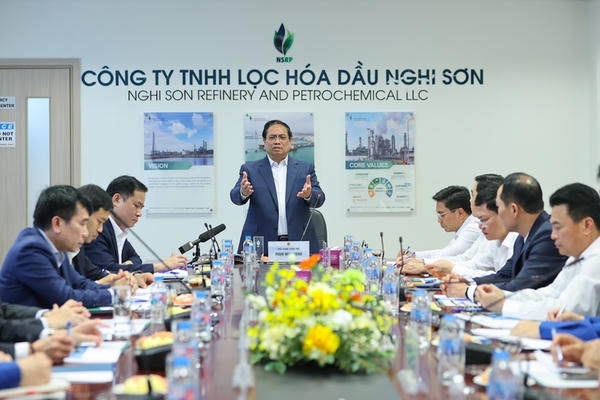 Thủ tướng thị sát Nhà máy Lọc hóa dầu Nghi Sơn, khảo sát địa điểm xây dựng kho dầu chiến lược