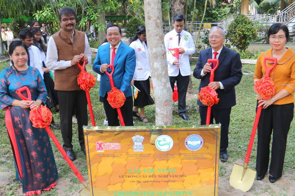 Góp phần thắt chặt quan hệ Việt Nam – Ấn Độ từ Lễ trồng cây hữu nghị tại Đại học Nam Cần Thơ