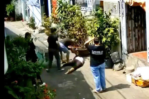 Lời kêu cứu của người phụ nữ U70 bị đánh thủng màng nhĩ Lời kêu cứu của người phụ nữ U70 bị đánh thủng màng nhĩ