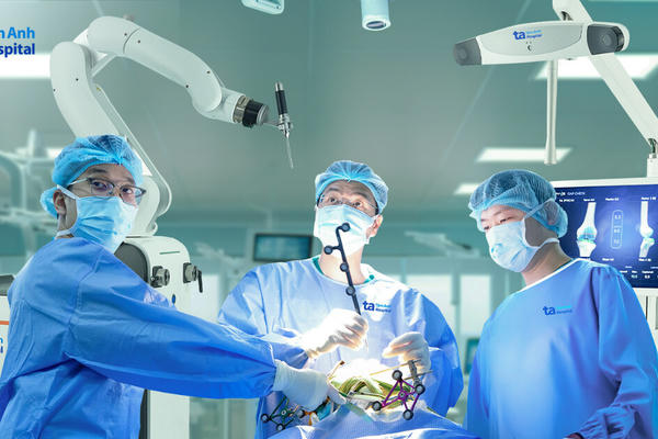 Lần đầu tiên, Việt Nam phẫu thuật thay khớp bằng Robot AI Lần đầu tiên, Việt Nam phẫu thuật thay khớp bằng Robot AI