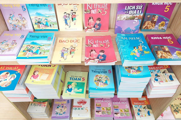 Dự kiến miễn phí sách giáo khoa trên phạm vi cả nước từ năm học 2029–2030