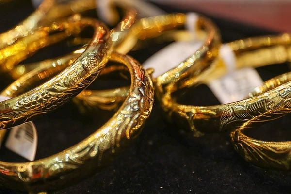 Giá vàng bứt phá mạnh, vượt mốc 4.600 USD/ounce trong phiên biến động