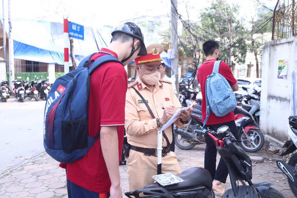 Công an TP Hà Nội xử lý hơn 1.100 học sinh vi phạm giao thông trong tháng 3/2026
