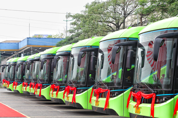 Hà Nội đưa vào vận hành 10 tuyến xe buýt điện với 288 phương tiện