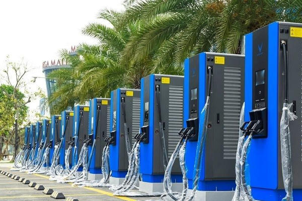 Các Bộ, ngành, địa phương đẩy phát triển hạ tầng trạm sạc xe điện tại các khu chung cư.