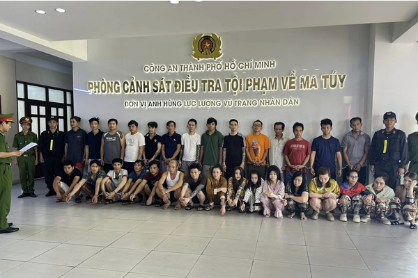 Bắt 26 đối tượng, thu heroin và súng tự chế trong đường dây ma tuý xuyên quốc gia