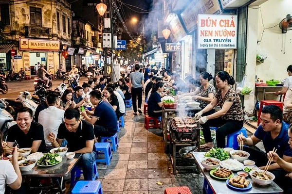 Kiểm tra khẩn cấp bếp ăn tại Hà Nội và Ninh Bình sau vụ 300 tấn thịt lợn bệnh