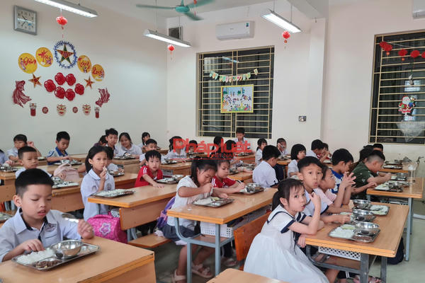 Các bếp ăn trường học tại Hà Nội phải công khai minh bạch nguồn gốc thực phẩm trước ngày 10/4 Các bếp ăn trường học tại Hà Nội phải công khai minh bạch nguồn gốc thực phẩm trước ngày 10/4