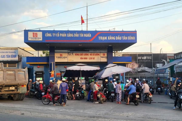 Việt Nam kích hoạt hàng loạt giải pháp tài chính để ứng phó khủng hoảng xăng dầu Việt Nam kích hoạt hàng loạt giải pháp tài chính để ứng phó khủng hoảng xăng dầu