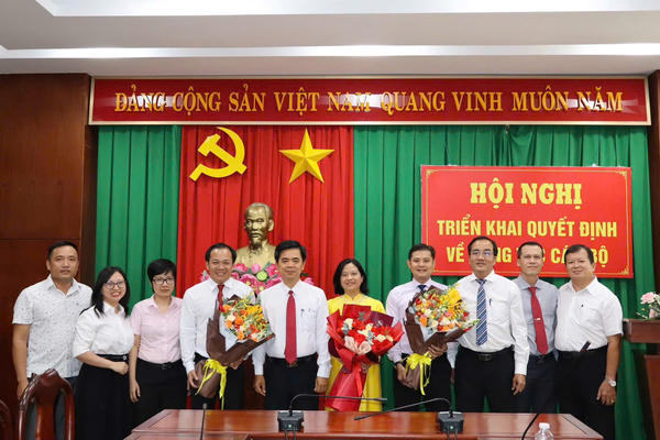 Trấn Biên công bố, trao quyết định công tác cán bộ, kiện toàn bộ máy quản lý