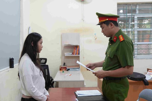 Bốn phụ nữ livestream nội dung khiêu dâm, thu hút 30.000 người xem Bốn phụ nữ livestream nội dung khiêu dâm, thu hút 30.000 người xem