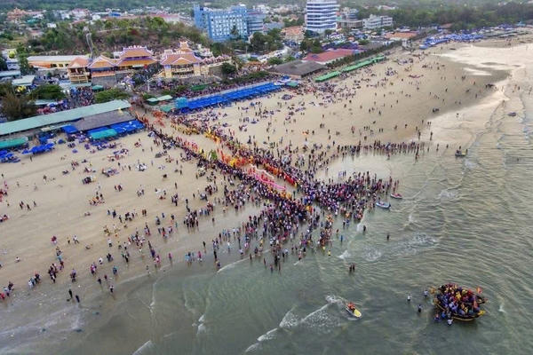 Hơn 378.000 du khách đến tham quan, chiêm bái Lễ hội Dinh Cô Hơn 378.000 du khách đến tham quan, chiêm bái Lễ hội Dinh Cô