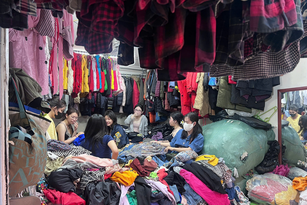 Trào lưu săn đồ cũ: Vì sao giới trẻ ngày càng chuộng đồ secondhand? Trào lưu săn đồ cũ: Vì sao giới trẻ ngày càng chuộng đồ secondhand?