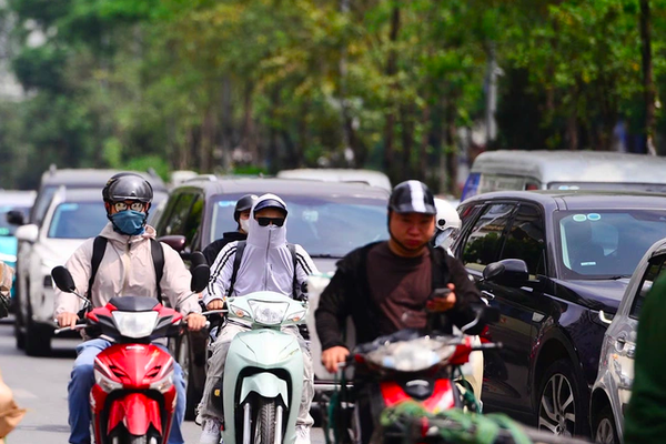 Nắng nóng bao trùm cả nước, nhiệt độ có nơi lên đến 39 độ C