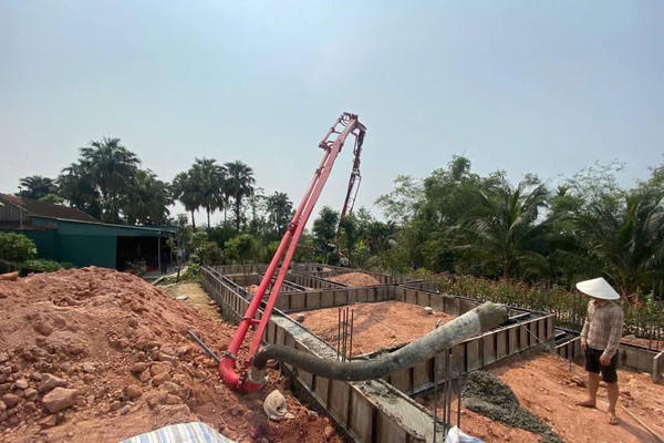 Cần bơm bê tông va trúng đầu, một thợ xây dựng ở Hà Tĩnh tử vong