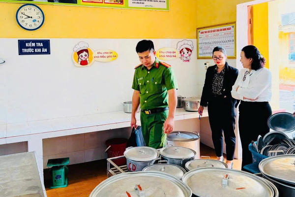 Lào Cai tăng cường kiểm tra an toàn thực phẩm tại bếp ăn tập thể, trường học