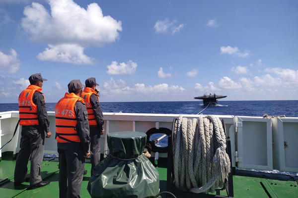 Tàu Kiểm ngư 475 cứu kéo kịp thời tàu cá Quảng Ngãi cùng 36 ngư dân gặp nạn trên biển đặc khu Trường Sa Tàu Kiểm ngư 475 cứu kéo kịp thời tàu cá Quảng Ngãi cùng 36 ngư dân gặp nạn trên biển đặc khu Trường Sa