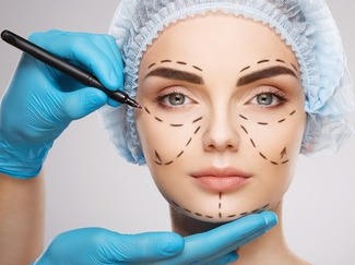 Đã phẫu thuật thay đổi ngoại hình: Có thể được xem xét đổi tên! 