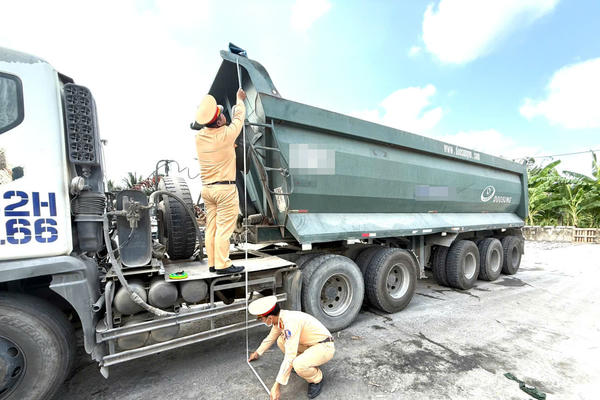 Tây Ninh siết chặt quản lý tất cả phương tiện giao thông trên địa bàn Tây Ninh siết chặt quản lý tất cả phương tiện giao thông trên địa bàn