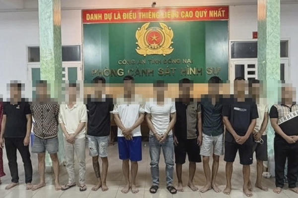 Triệt xóa tụ điểm đánh bạc bằng hình thức “xóc đĩa” tại xã Tân Khai, bắt 16 đối tượng Triệt xóa tụ điểm đánh bạc bằng hình thức “xóc đĩa” tại xã Tân Khai, bắt 16 đối tượng