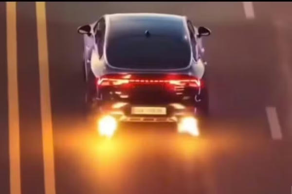 Tài xế rú ga, nẹt bô "xả lửa" trên đường nhận cái kết đắng