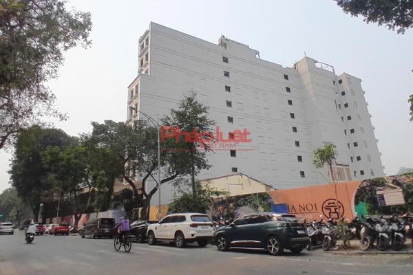 Khách sạn 9 tầng nằm trên "đất vàng" cạnh hồ Hoàn Kiếm chuẩn bị tháo dỡ Khách sạn 9 tầng nằm trên "đất vàng" cạnh hồ Hoàn Kiếm chuẩn bị tháo dỡ