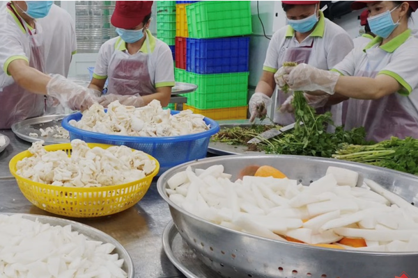 TP HCM kiểm tra hơn 300 cơ sở suất ăn học đường trong tháng 4 TP HCM kiểm tra hơn 300 cơ sở suất ăn học đường trong tháng 4