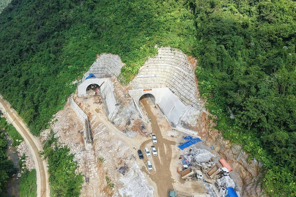 Tìm giải pháp giữ nhịp thi công cao tốc Đồng Đăng – Trà Lĩnh trước áp lực giá nhiên liệu Tìm giải pháp giữ nhịp thi công cao tốc Đồng Đăng – Trà Lĩnh trước áp lực giá nhiên liệu