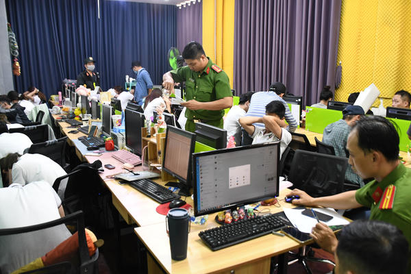 Nghiêm cấm xúc phạm, bôi nhọ, lộ thông tin của khách hàng khi thu hồi nợ