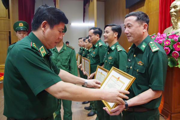 Bộ đội Biên phòng TP HCM: Hoàn thành xuất sắc đợt cao điểm tấn công tội phạm Bộ đội Biên phòng TP HCM: Hoàn thành xuất sắc đợt cao điểm tấn công tội phạm