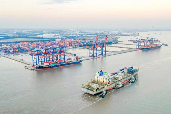 Miễn một số khoản phí, lệ phí trong lĩnh vực giao thông vận tải Miễn một số khoản phí, lệ phí trong lĩnh vực giao thông vận tải