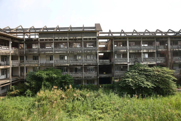 Trường học trăm tỉ “đắp chiếu”, TP HCM yêu cầu địa phương đề xuất hướng xử lý