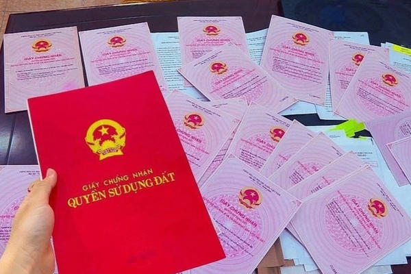 Cảnh báo thủ đoạn chiếm đoạt tài sản qua việc tích hợp "sổ đỏ" vào VNeID giả