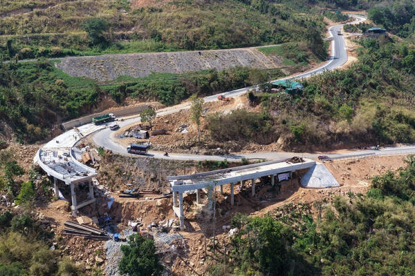 Quốc lộ 28B có nguy cơ trễ hẹn, khó hoàn thành trải nhựa trong tháng 4 Quốc lộ 28B có nguy cơ trễ hẹn, khó hoàn thành trải nhựa trong tháng 4