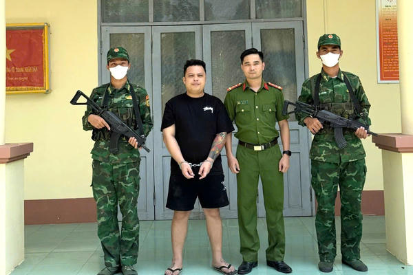 Bắt giữ đối tượng truy nã ngay tại cửa khẩu quốc tế