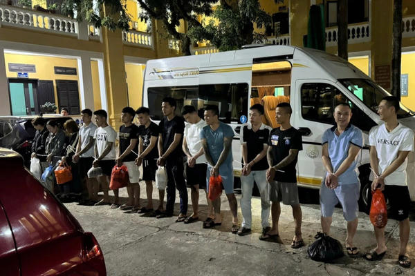 Thủ đoạn buôn bán người núp bóng tuyển nhân viên karaoke