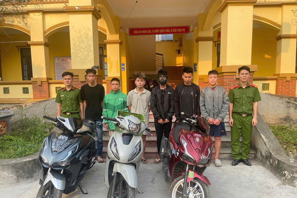 Triệu tập nhóm đối tượng đeo mặt nạ ném vỏ chai bia làm 4 người đi đường bị thương