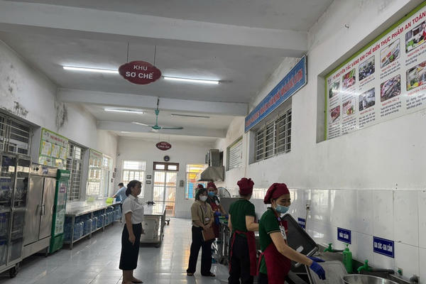 Xử phạt hàng chục cơ sở vi phạm an toàn thực phẩm tại xã Phúc Thịnh, Hà Nội