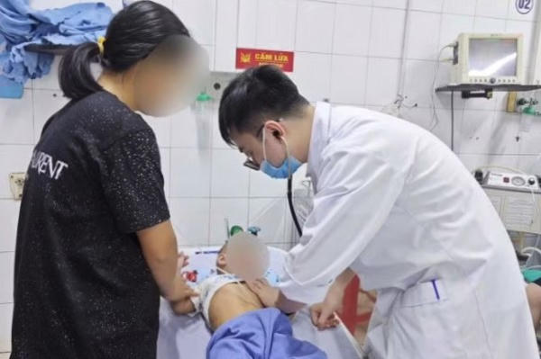 Cứu sống bé 24 tháng tuổi bị đuối nước trong tình trạng đã nổi trên mặt ao