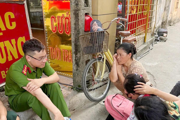 Gần 180 phút nghẹt thở và cái kết ấm lòng: Bé gái lạc đường ở Thanh Hoá trở về trong vòng tay an toàn